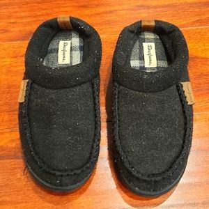 Dearfoams Slippers size 7-8 Small